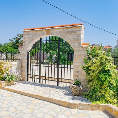 Gornje Selo Apartments Solta מראה חיצוני תמונה
