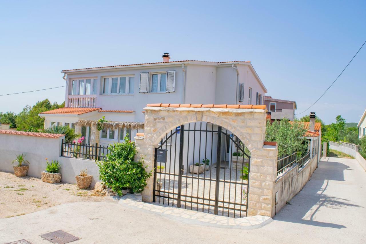 Gornje Selo Apartments Solta מראה חיצוני תמונה
