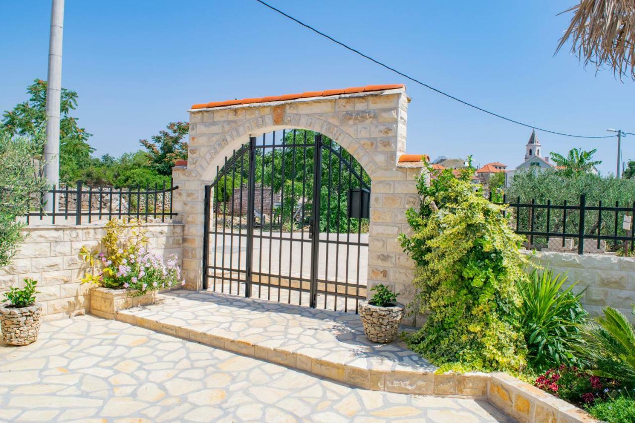 Gornje Selo Apartments Solta מראה חיצוני תמונה