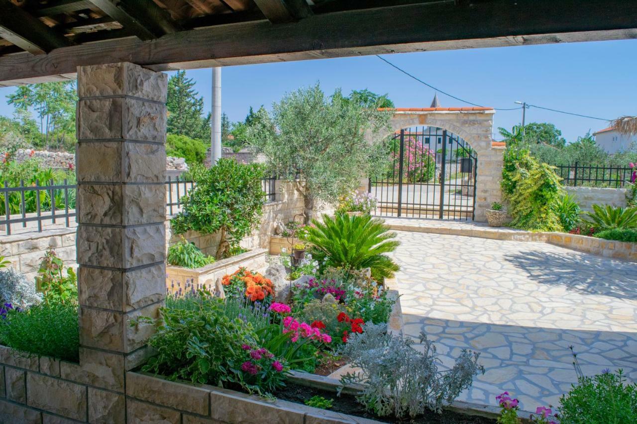 Gornje Selo Apartments Solta מראה חיצוני תמונה