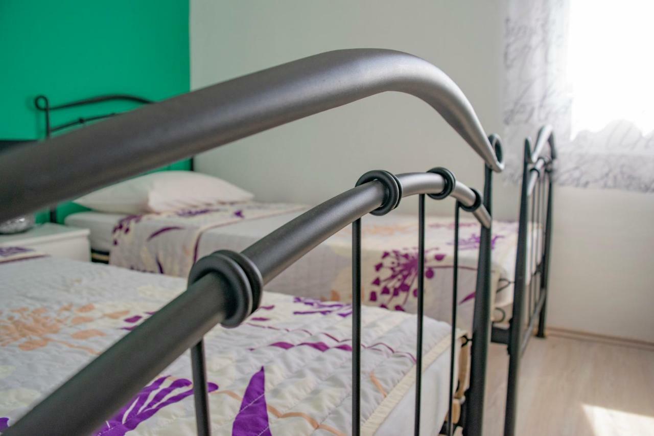 Gornje Selo Apartments Solta מראה חיצוני תמונה