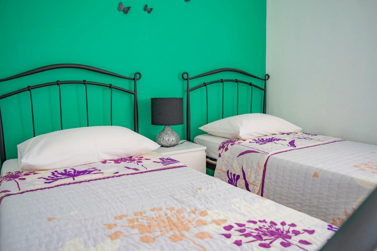 Gornje Selo Apartments Solta מראה חיצוני תמונה